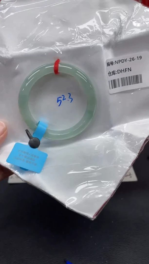未镶嵌手镯翡翠张**.翡翠手镯