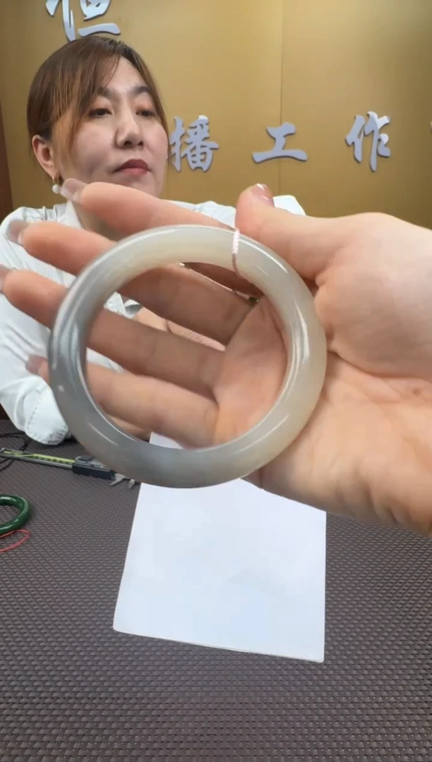 【闪购商品】和田玉手镯未镶嵌58