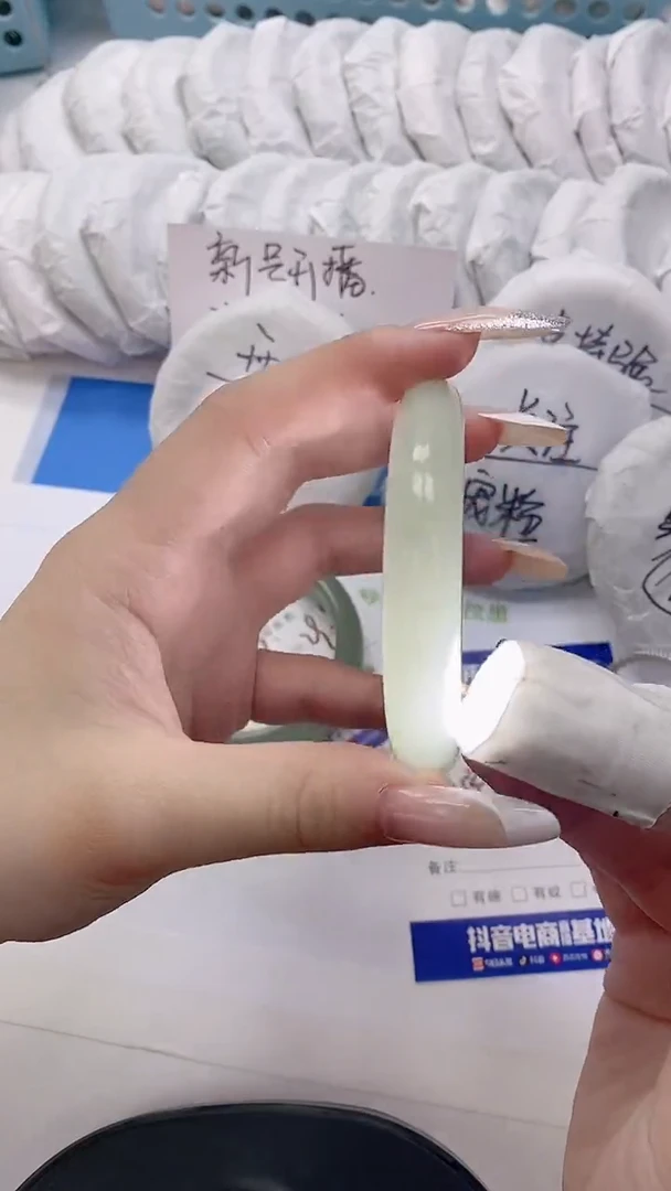 未镶嵌手镯石英质玉24-53.7