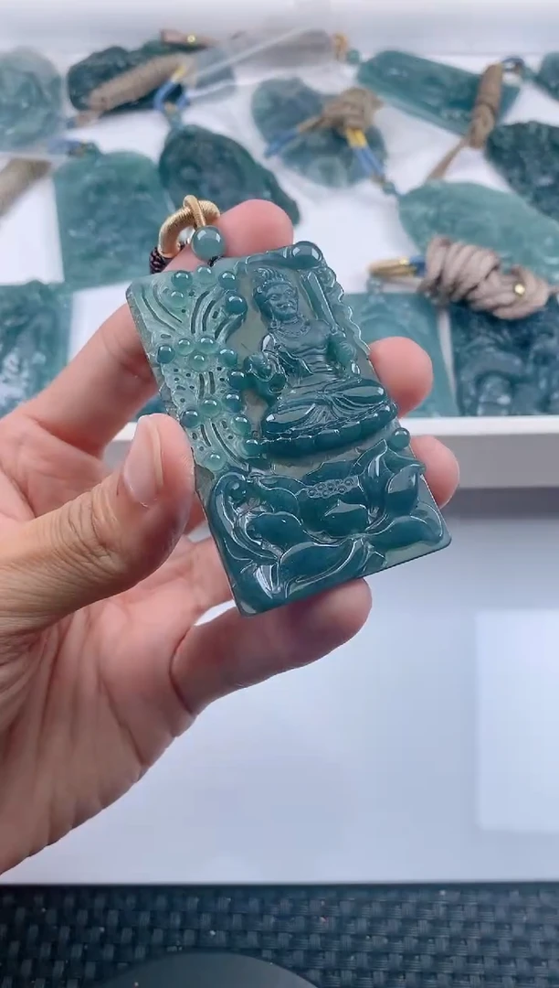 翡翠未镶嵌颈饰