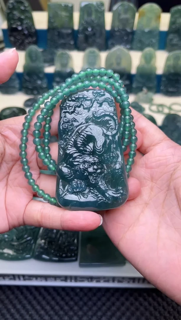 吊坠(赠链)未镶嵌翡翠