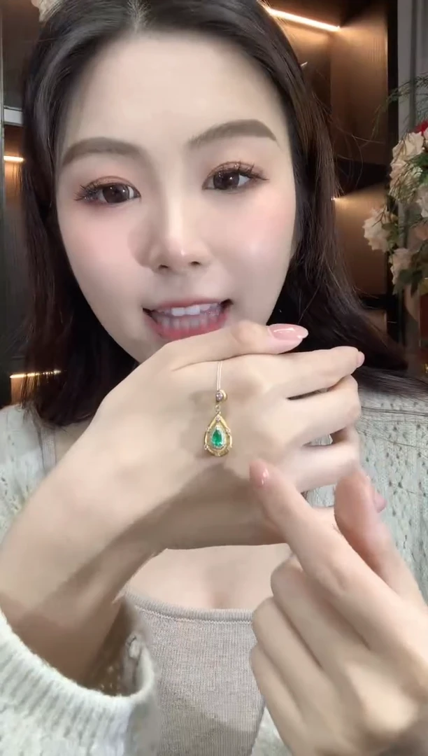 吊坠(不含链)18K金镶嵌祖母绿A166