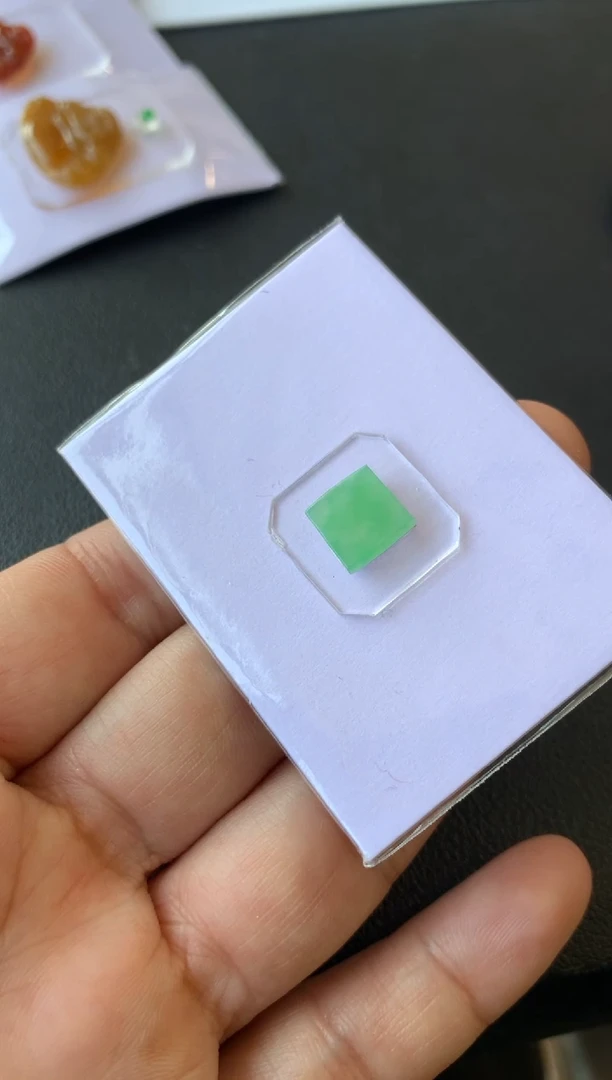 【闪购商品】翡翠颈饰未镶嵌绿方块280+28