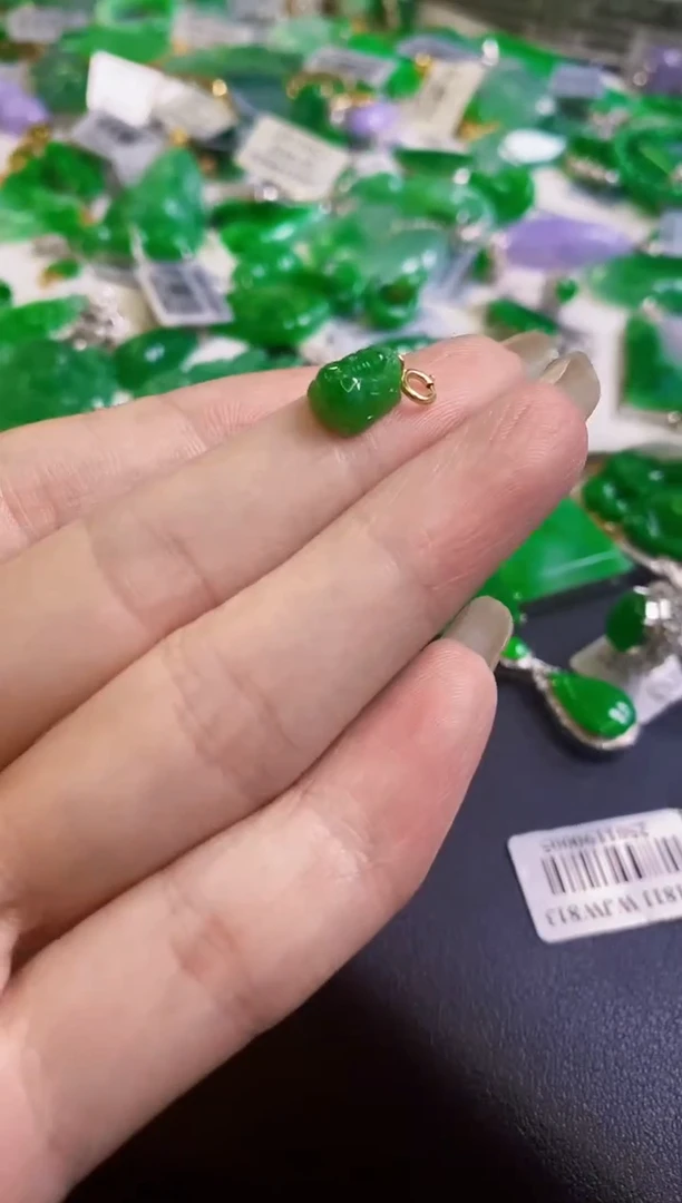 【闪购商品】定制翡翠18K金镶嵌吊坠