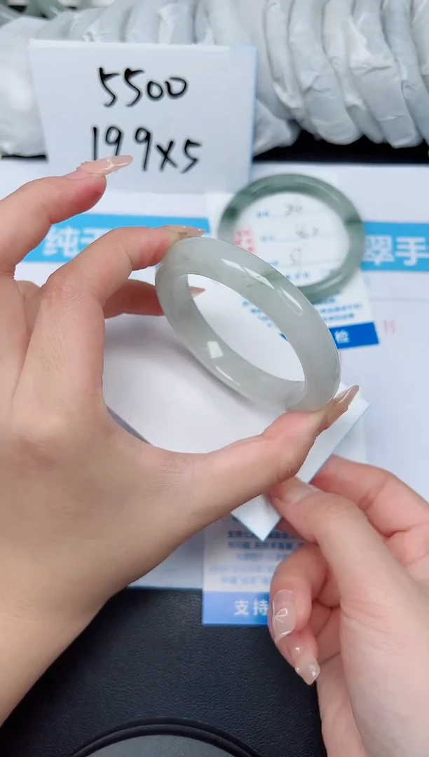 【闪购商品】石英质玉手镯未镶嵌G207-54.4