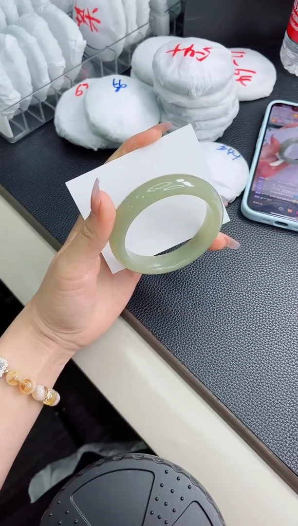 石英质玉手镯未镶嵌30-58