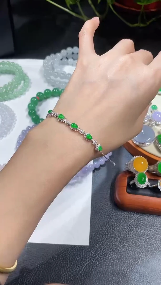 18K金镶嵌手链翡翠葫芦