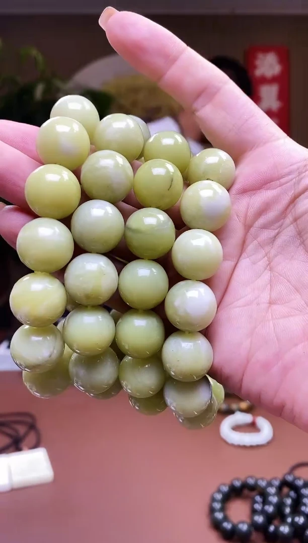 蛇纹石玉未镶嵌吊坠多样性随机发一  瑕疵