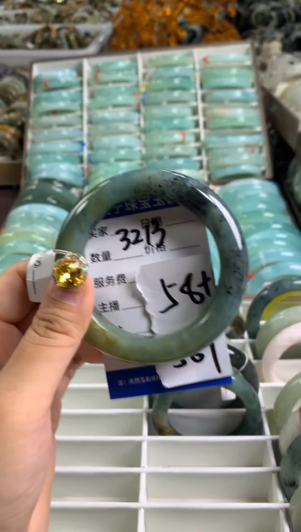【闪购商品】蛇纹石玉手镯未镶嵌3213