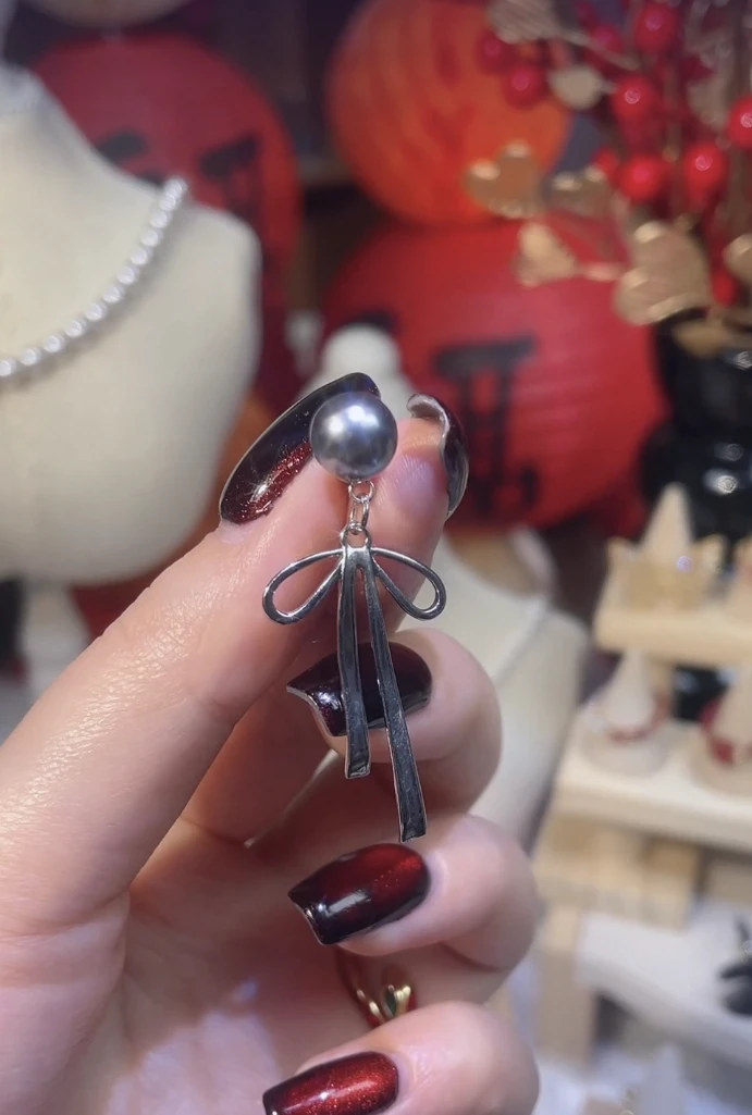 铜合金耳饰 灼晔·蝴蝶结灰色仿珍珠前后两戴款 高级时尚百搭甜美