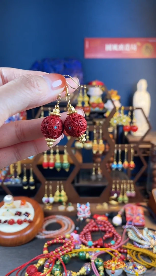 【闪购商品】红红满雕工设计师款耳钩