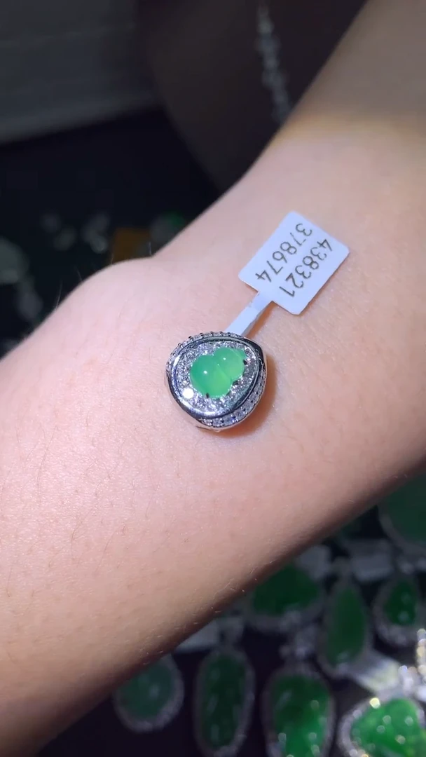 吊坠(不含链)18K金镶嵌翡翠吊坠