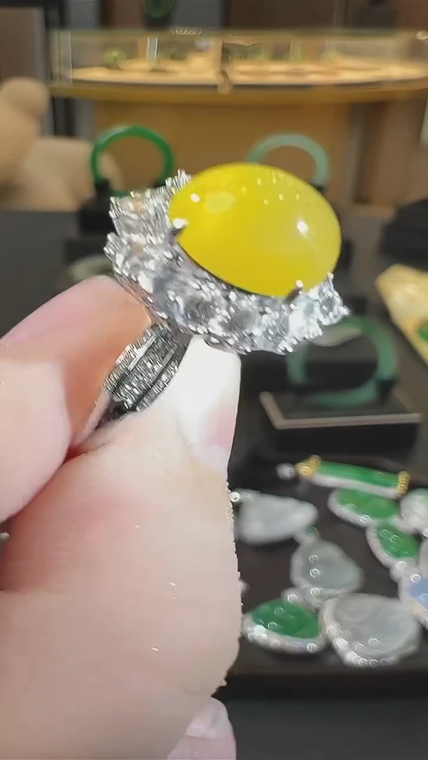 颈饰18K金镶嵌翡翠天然A货翡翠