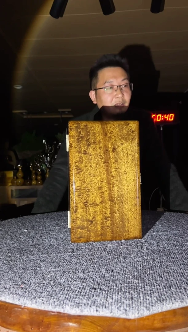 金丝楠木雕款存*金丝楠木箱子