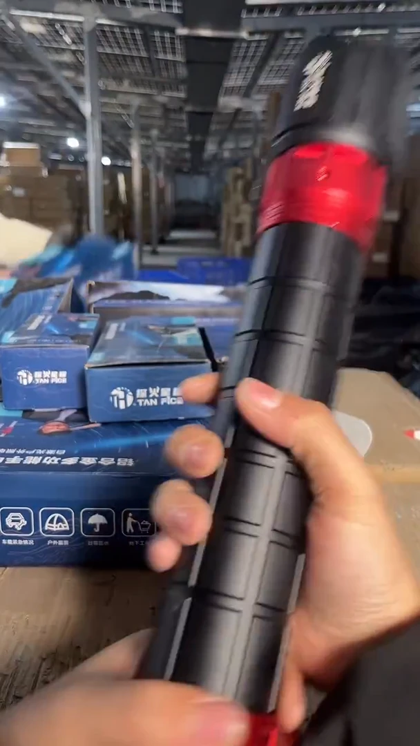 F2强光手电筒持久续航两节电池