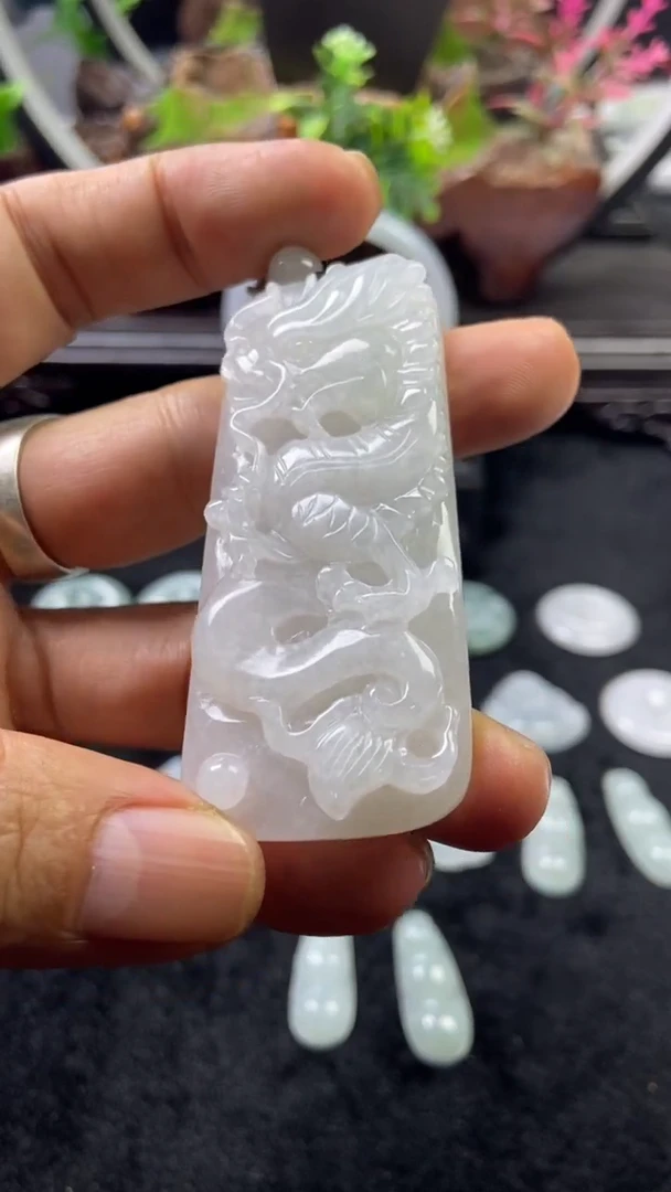 未镶嵌挂件翡翠缅甸天然A货翡翠  白月光龙抱柱