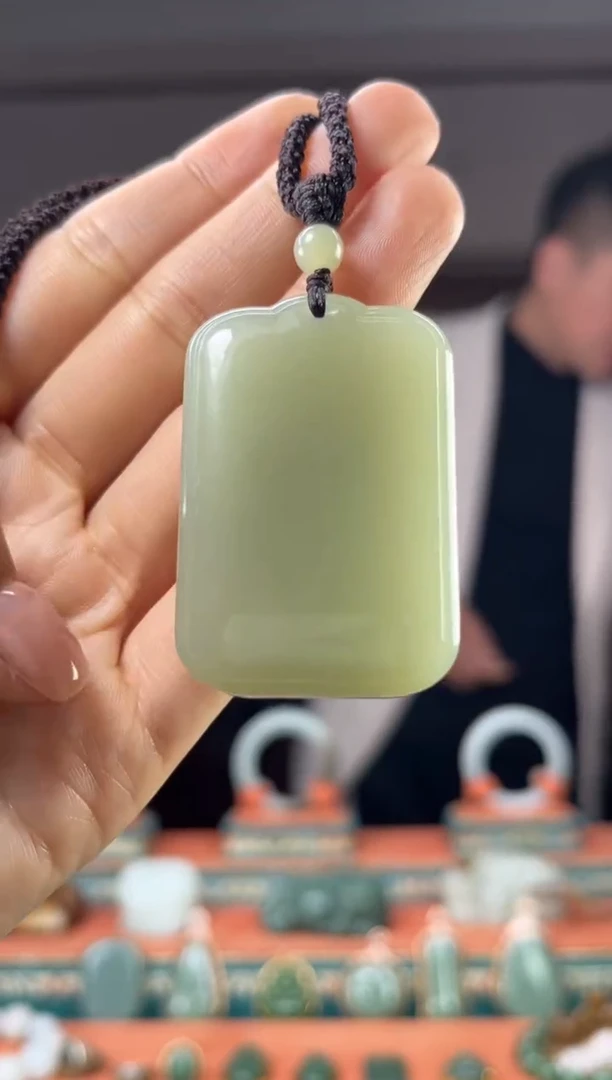 颈饰未镶嵌和田玉佩佩