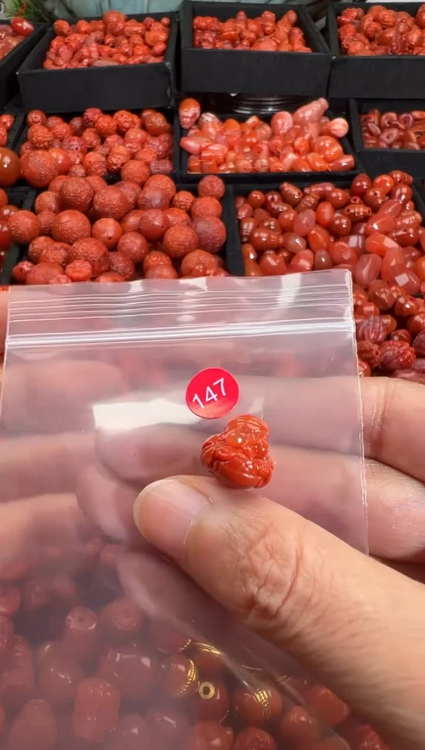 南红玛瑙未镶嵌颈饰1
