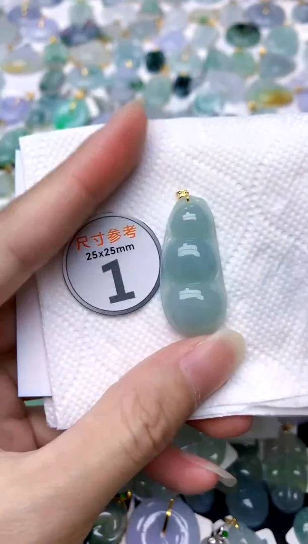 颈饰18K金镶嵌翡翠天然A货翡翠