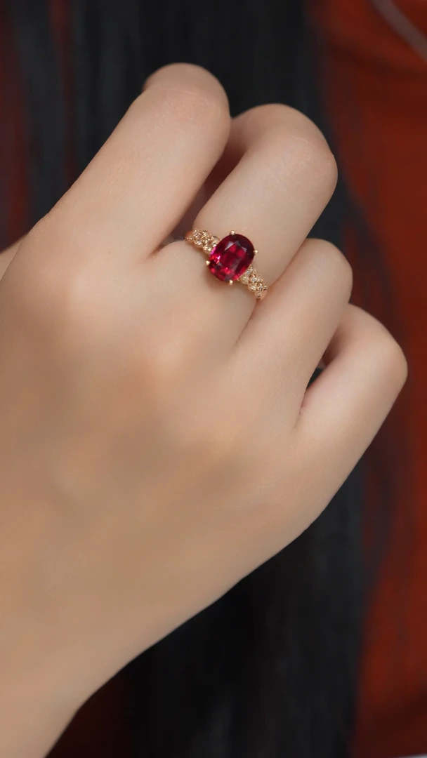 【闪购商品】红色碧玺18K金戒指18K金镶嵌18K金戒指