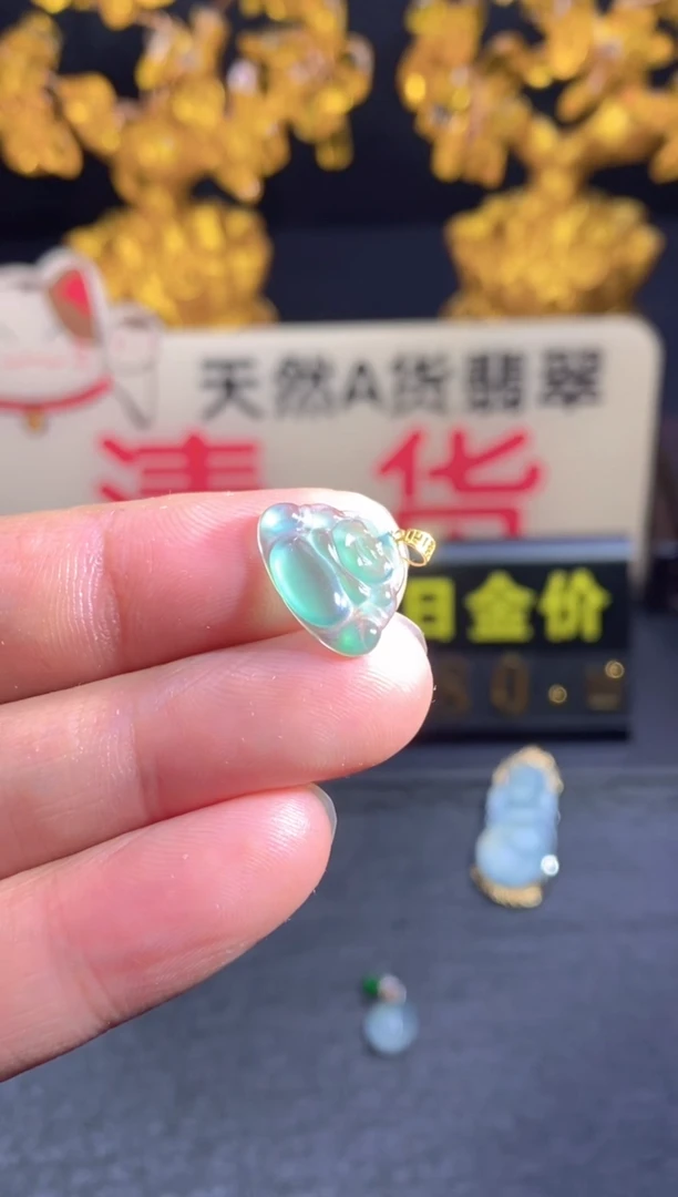 翡翠18K金镶嵌颈饰