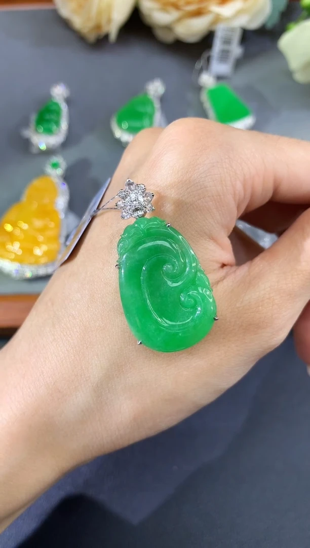 吊坠(不含链)18K金镶嵌翡翠B30多样性发其一