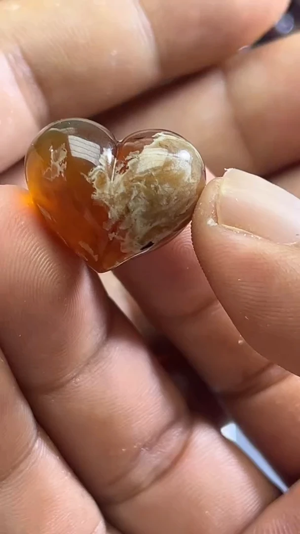 裸石琥珀未镶嵌63