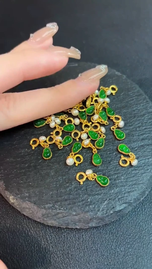 翡翠未镶嵌颈饰 葫芦 翡翠/多样性发货/一件 赠手串