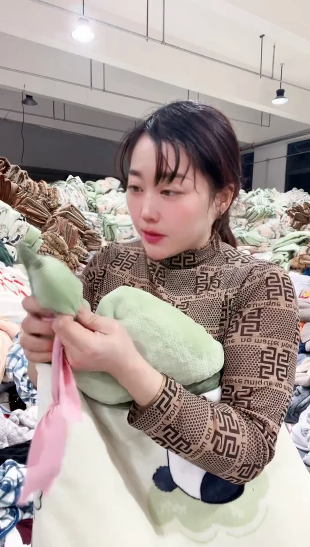 牛奶绒熊猫被子  瑕疵   18.*2.0米