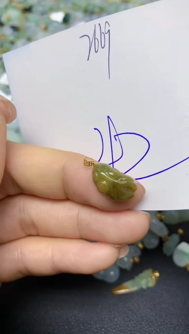 【闪购商品】翡翠挂件18K金镶嵌 天然翡翠A货