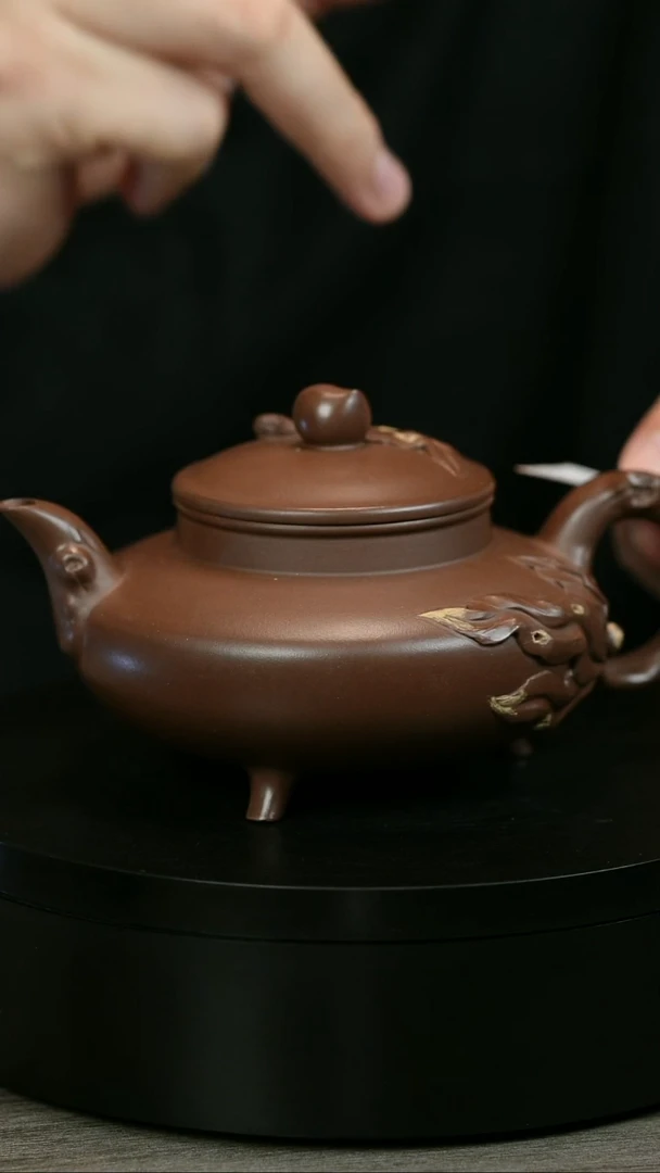 茶壶紫砂大*哥H2234周卓琴三足贴叶寿桃炉鼎