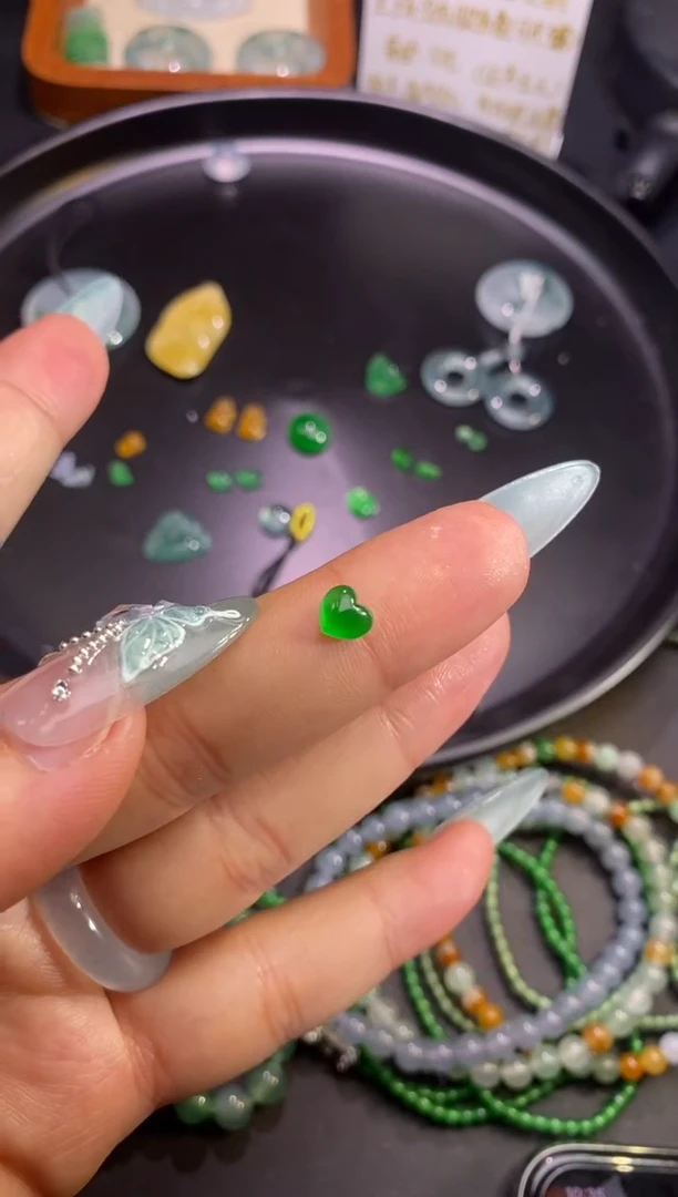 【闪购商品】翡翠挂件未镶嵌爱心