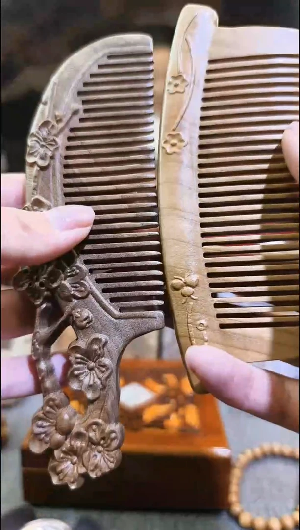 金丝楠王*营       梅花梳