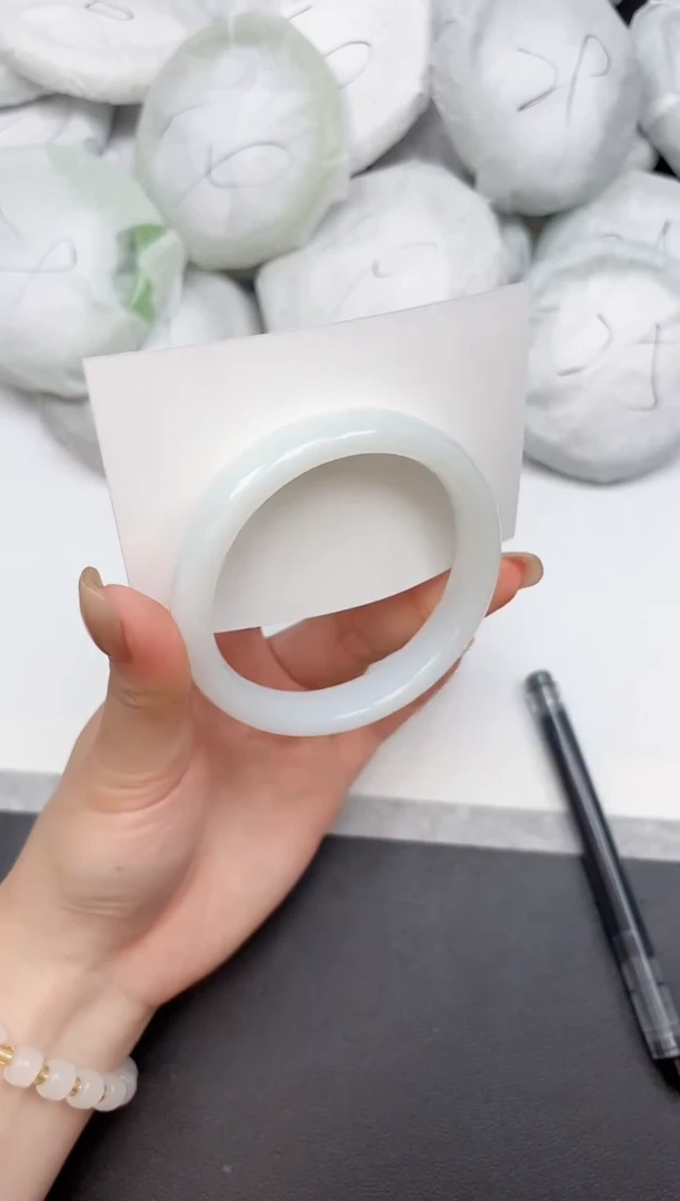 未镶嵌手镯石英岩玉133/58.4