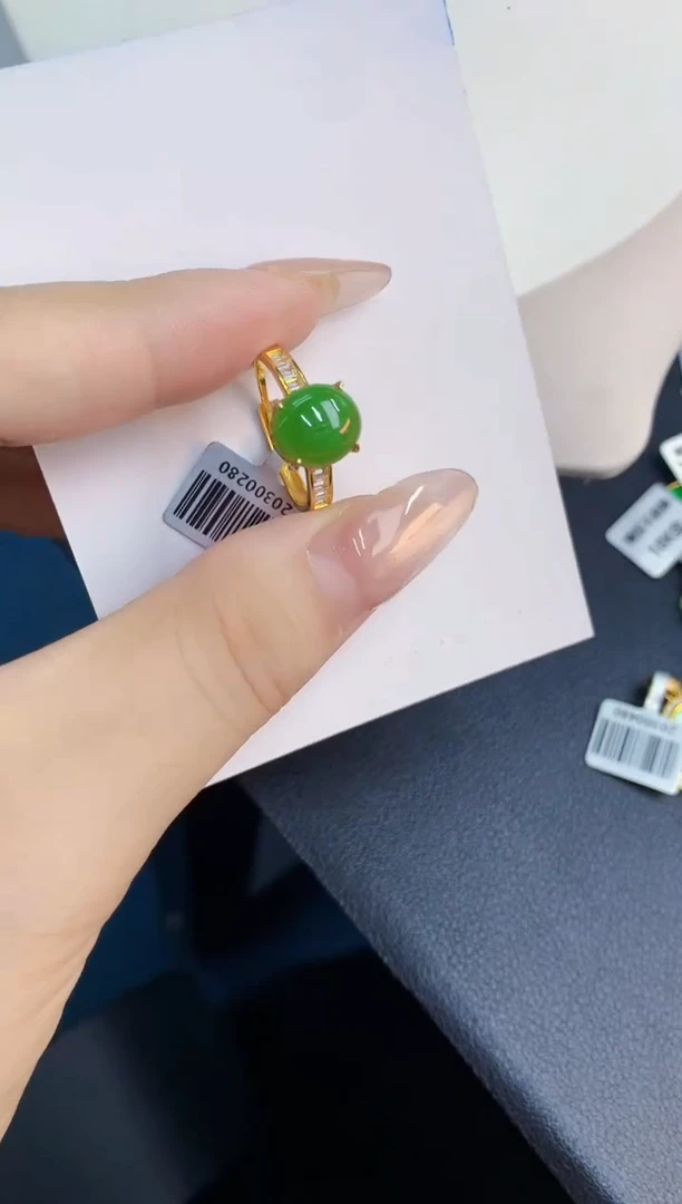 翡翠未镶嵌颈饰1