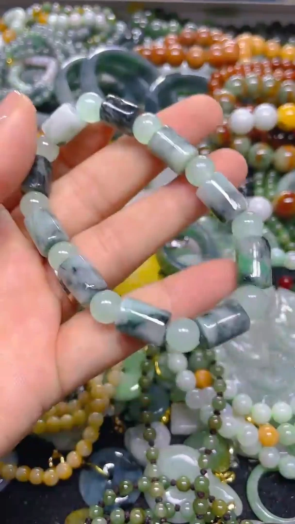 颈饰未镶嵌翡翠8mm/ U /翡翠A货，一件也是批发价