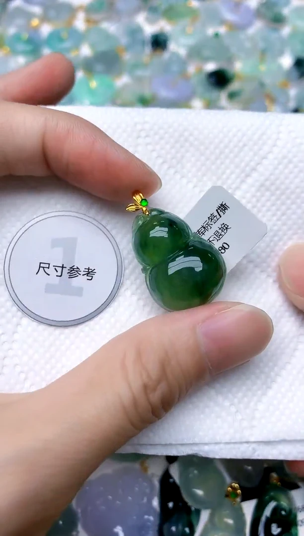 颈饰18K金镶嵌翡翠天然A货翡翠