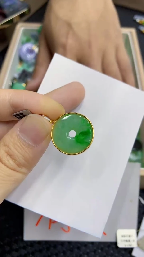 翡翠未镶嵌颈饰             1