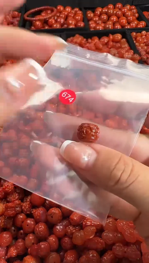 颈饰未镶嵌南红玛瑙1