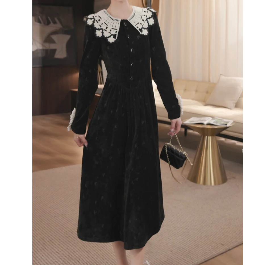 Meika-【浪漫秋雪】百搭蝴蝶烧花丝绒黑色连衣裙-B0832F