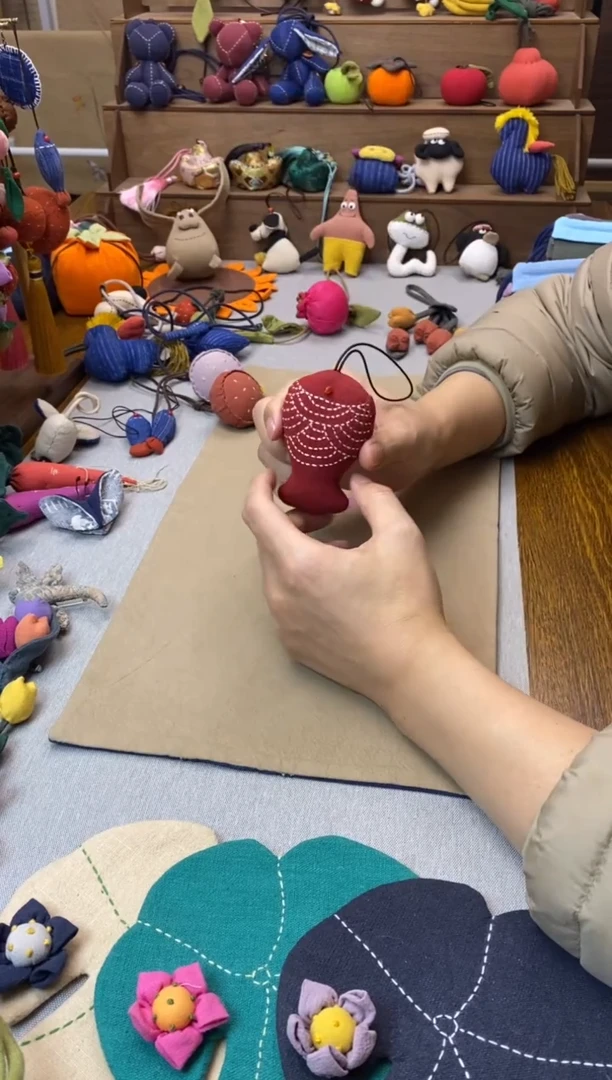 布刺绣胖鱼 挂件（红色）