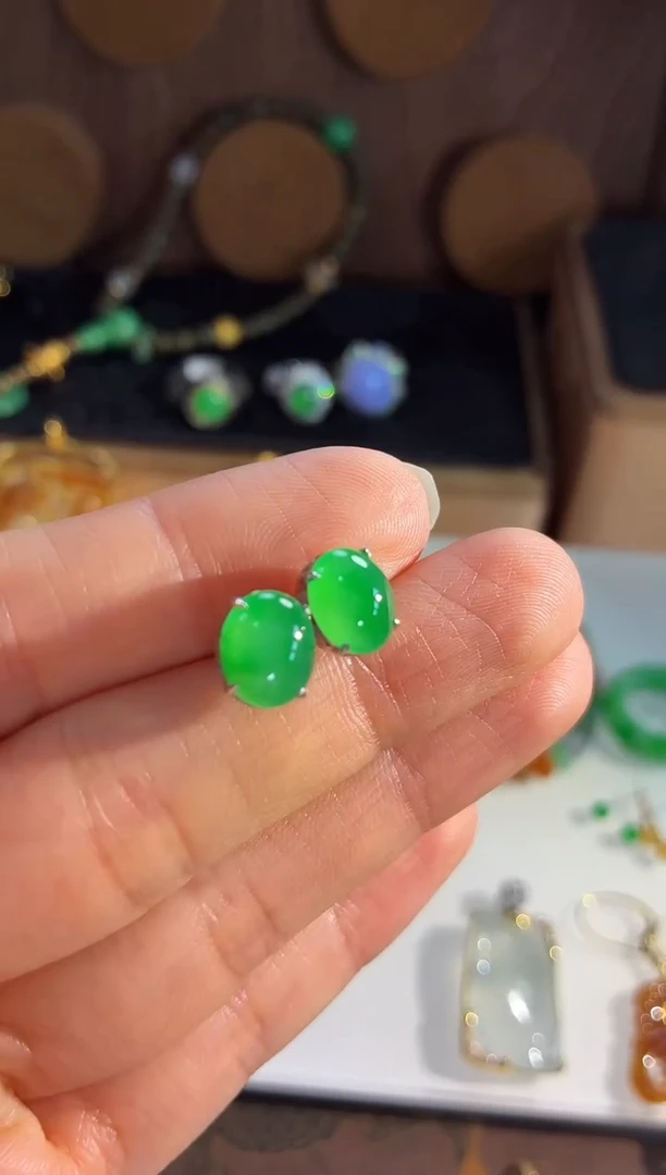 18K金镶嵌翡翠耳饰耳饰