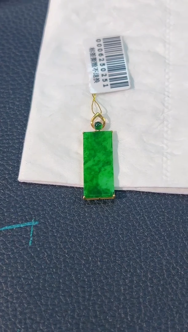 颈饰18K金镶嵌翡翠缅料A货/多样性发货/一件