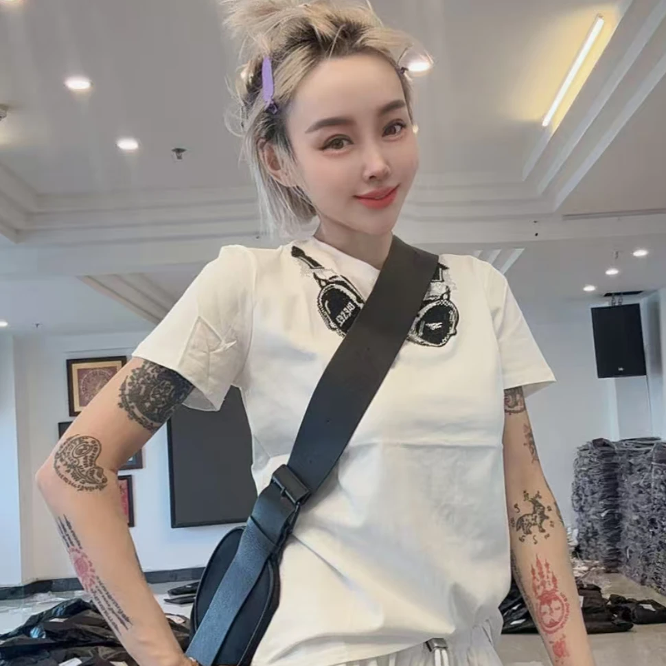 百搭款10003白色耳麦短袖a