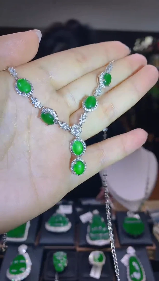 【闪购商品】翡翠吊坠(不含链)未镶嵌多样性发其一