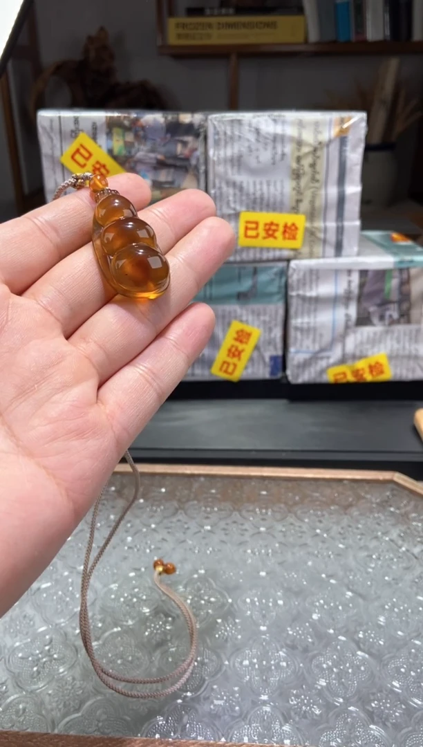 琥珀颈饰未镶嵌四季豆