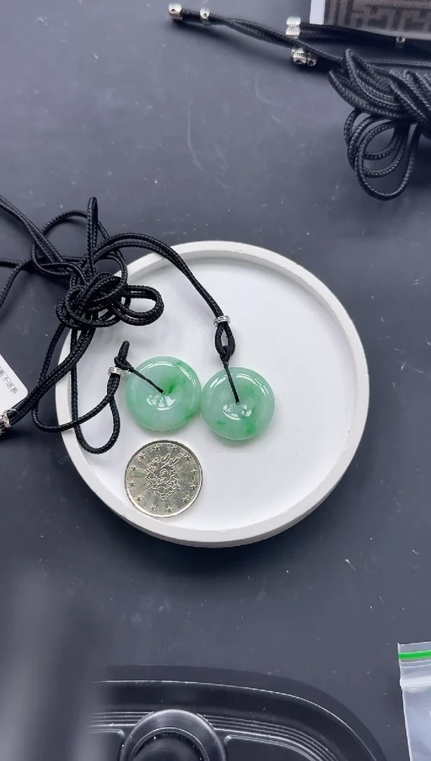 颈饰未镶嵌翡翠平安扣 多样性发一件