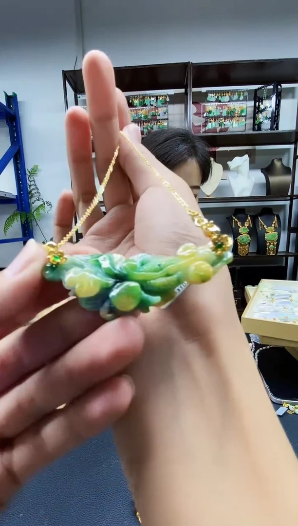 翡翠未镶嵌颈饰翡翠吊坠