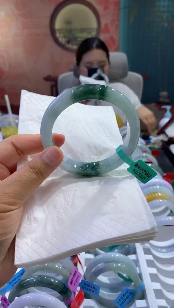 翡翠手镯未镶嵌多人0006403