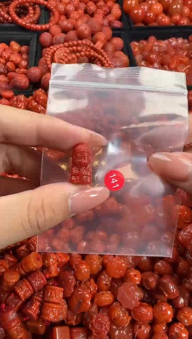 南红玛瑙未镶嵌颈饰1